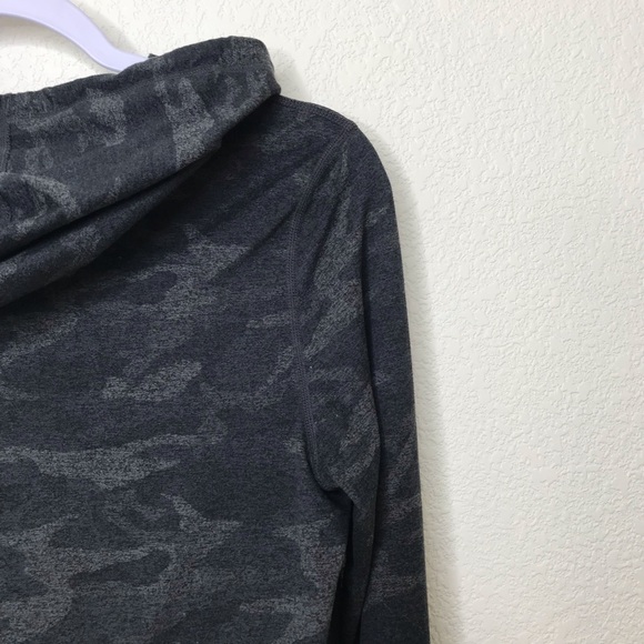 VUORI Halo Essential Hoodie Charcoal Gray Camo - Picture 11 of 13